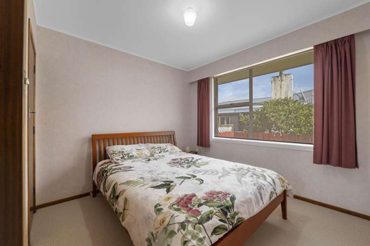 2/4 Severn Place Spotswood_16