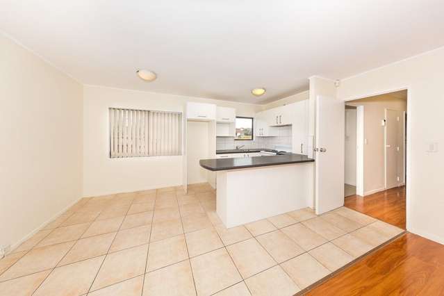 2/10 Trevor Hosken Drive Wiri_2