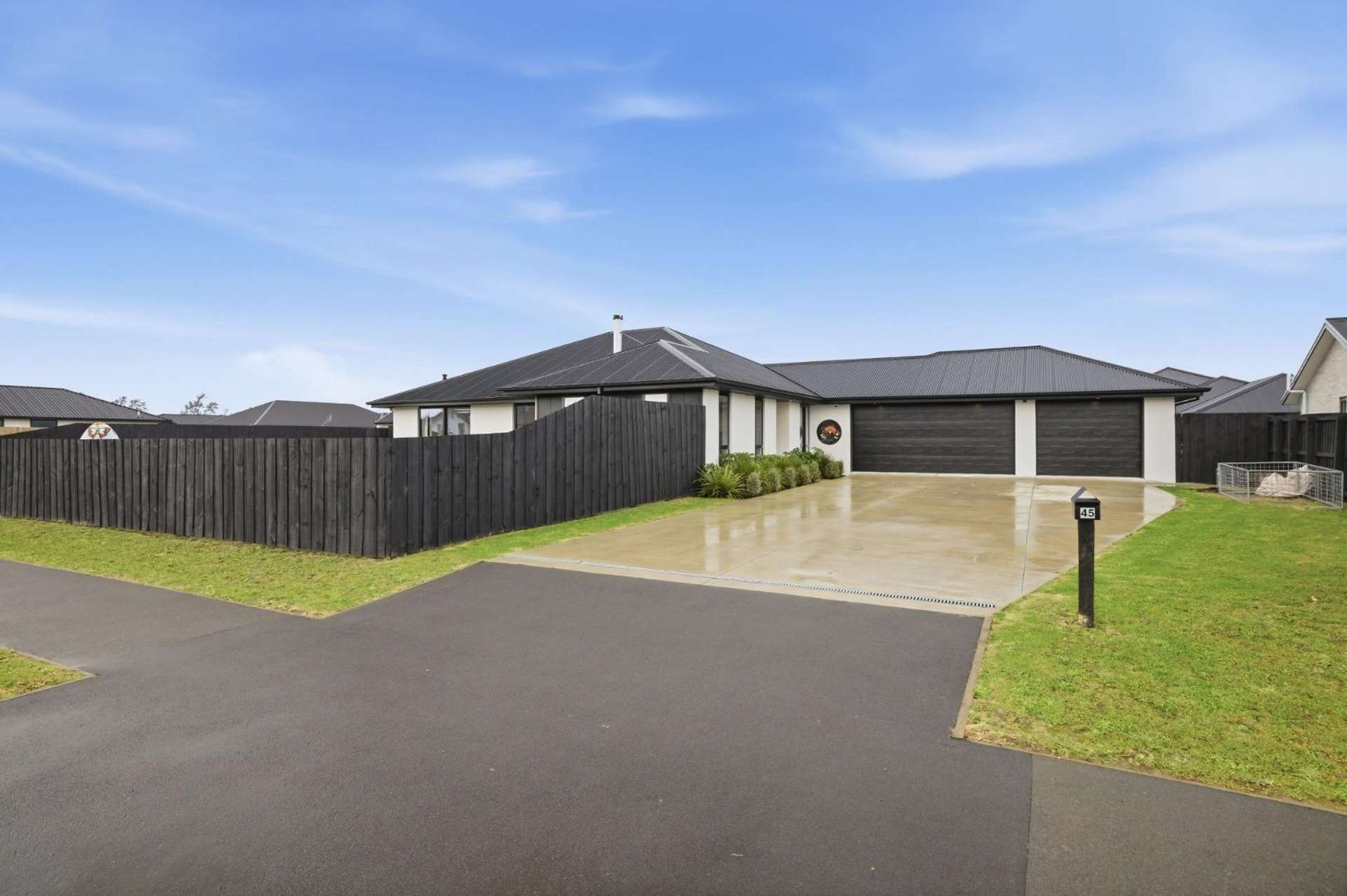 45 Suffolk Drive 11099_0