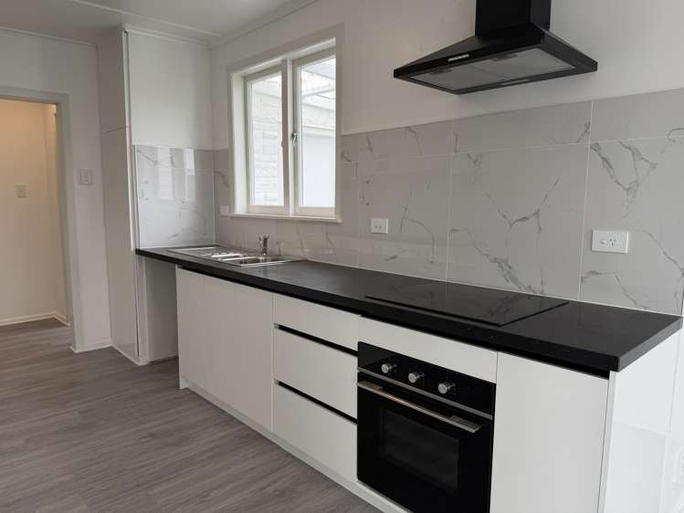 2/49 Sutton Crescent Papakura_5