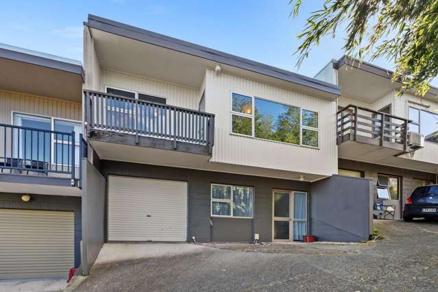 Vacant & Ready to Go - Ample Unit with Sea Views