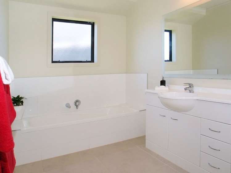 93 Te Puia Drive Aotea_16