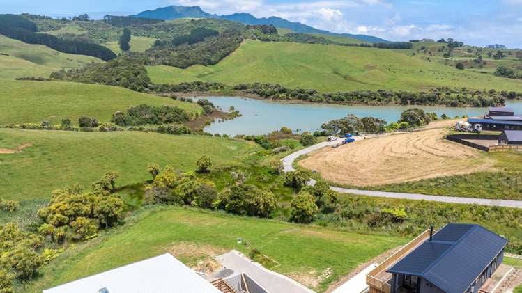 6 Waipatukahu Lane Raglan_2