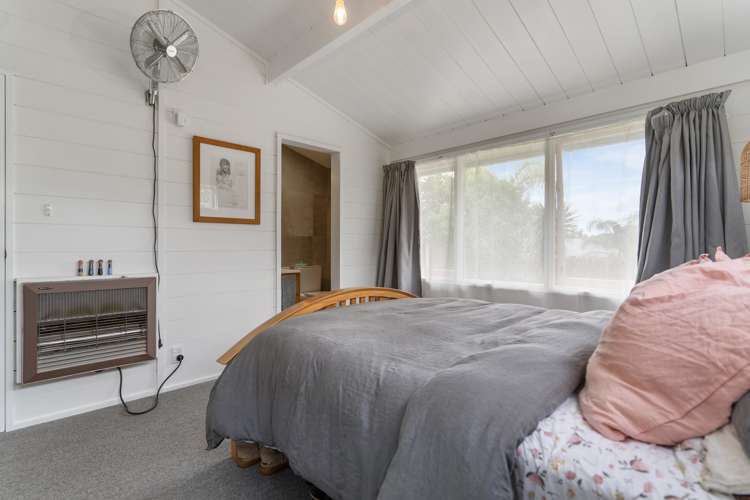 61 Clark Road Pahurehure_12