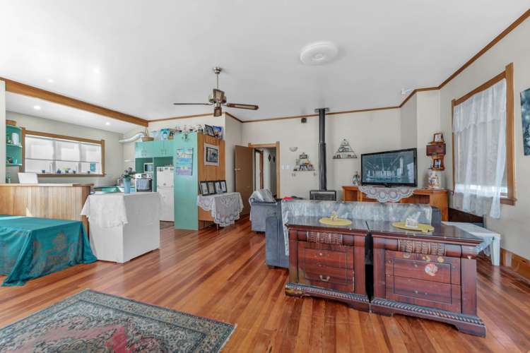 65 Beach Road Pahurehure_6