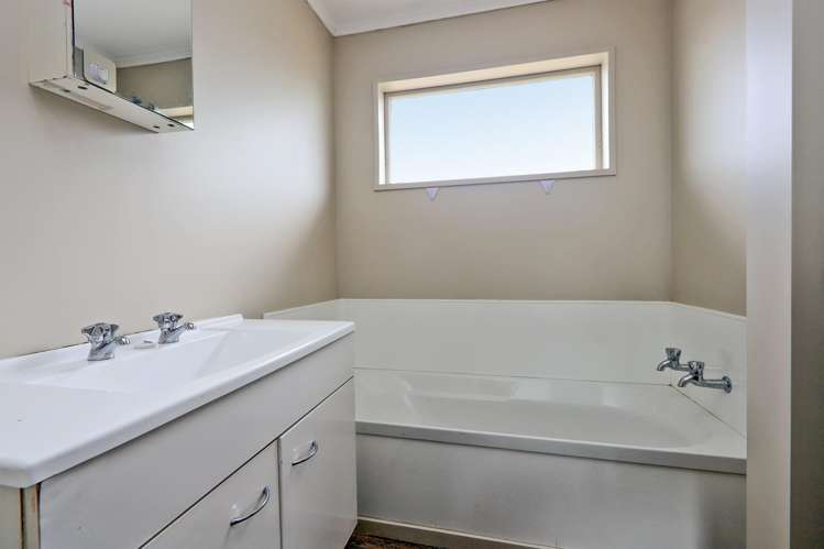 6 Stonehaven Street Flaxmere_7