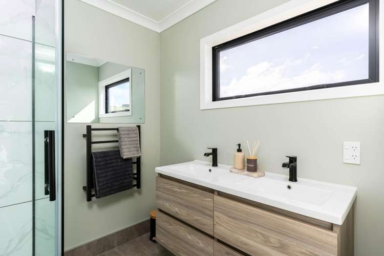 28 Queen Charlotte Drive Aotea_13