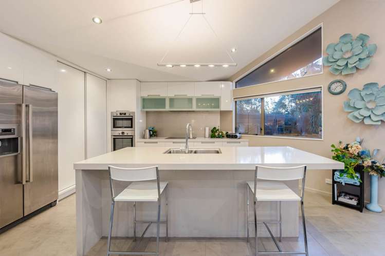 18 Oakford Park Crescent Greenhithe_3