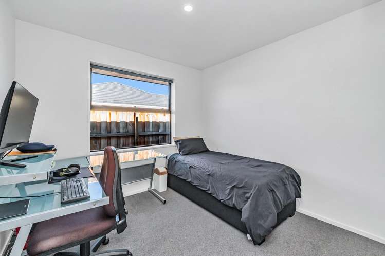 197 Faringdon Boulevard Rolleston_15