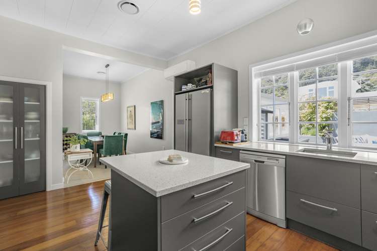 23 Marine Parade Eastbourne_16