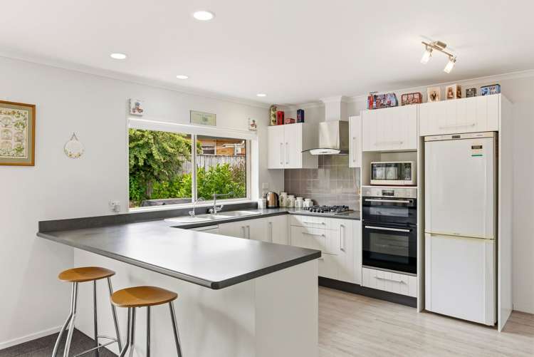 3 Nicholas Place Waikanae Beach_1