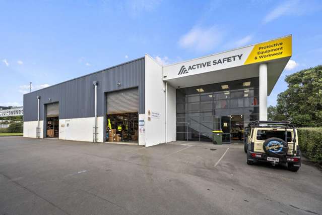 Standalone Building + Yard + Motorway Exposure!