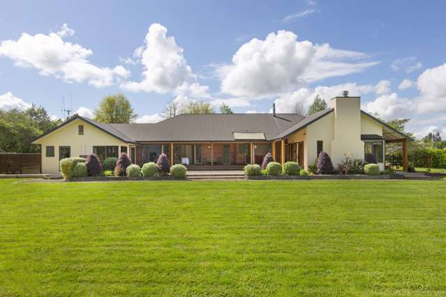 Spacious Six-Bedroom Oasis