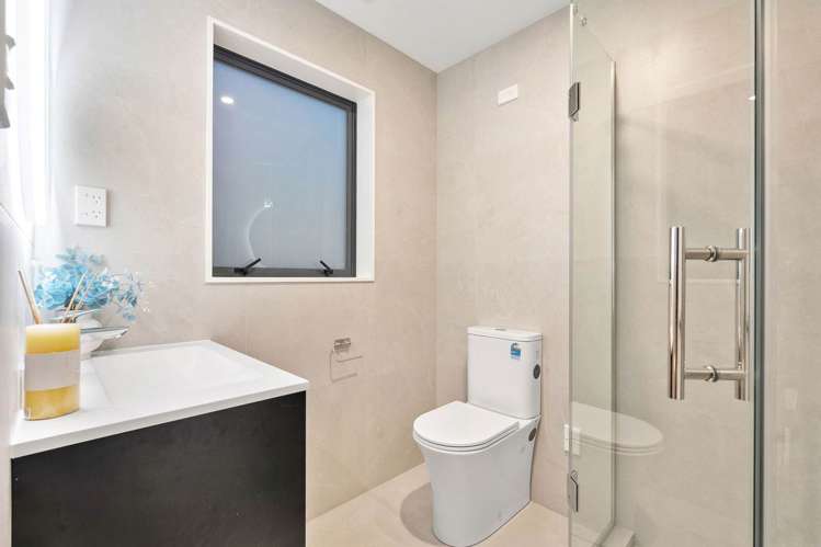 27 Aquamarine Avenue Wainui_16