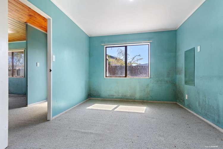 1/121 Bruce Mclaren Road Henderson_3