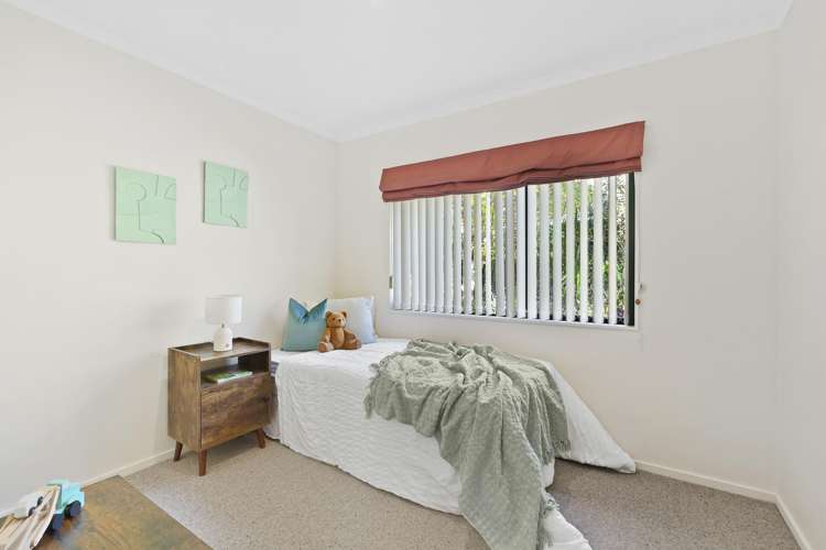 6 Redwood Crescent Westown_12