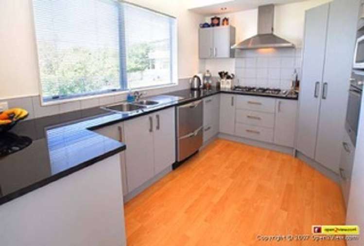 2/167a Carlisle Road Northcross_7