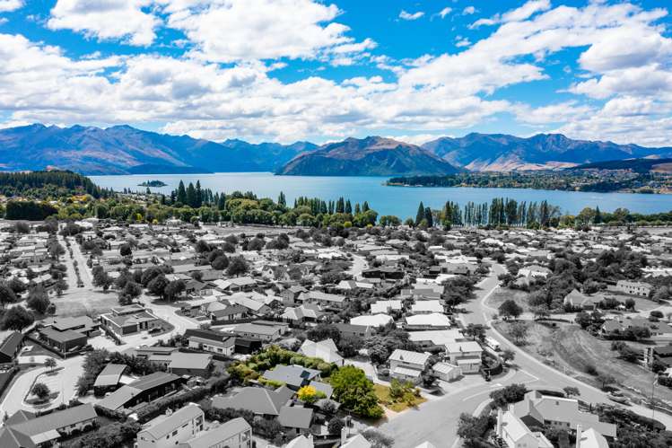 6 Meadowbrook Place Wanaka_24