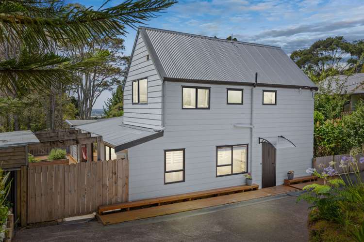 27 Awhiorangi Promenade Swanson_4