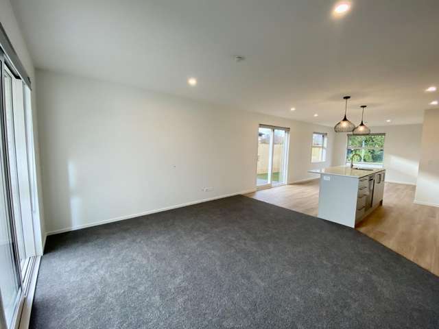 10 Accadia Drive 11103_4