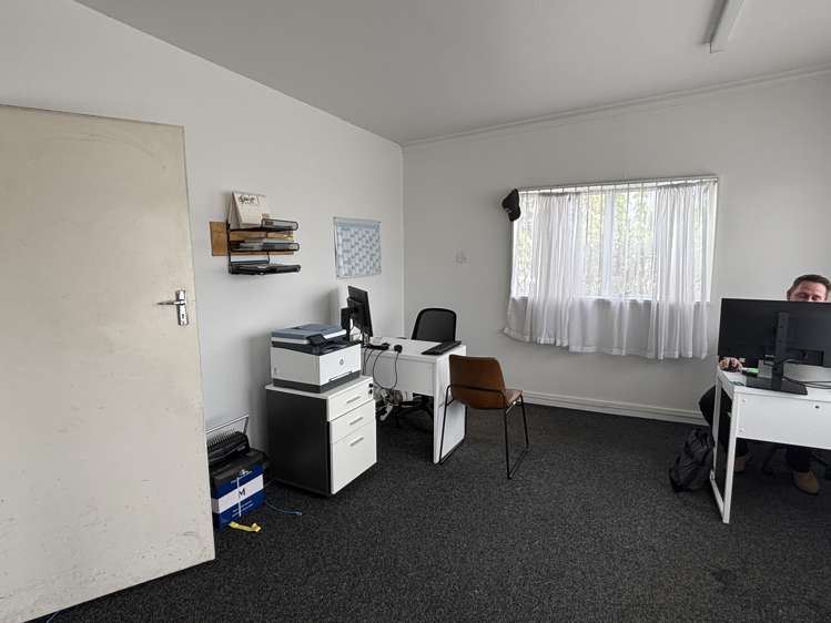 1 Pyes Pa Road Pyes Pa_7