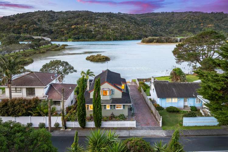 8 Waiwera Road_4
