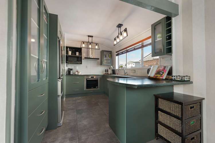 71 Meadway Sunnyhills_9