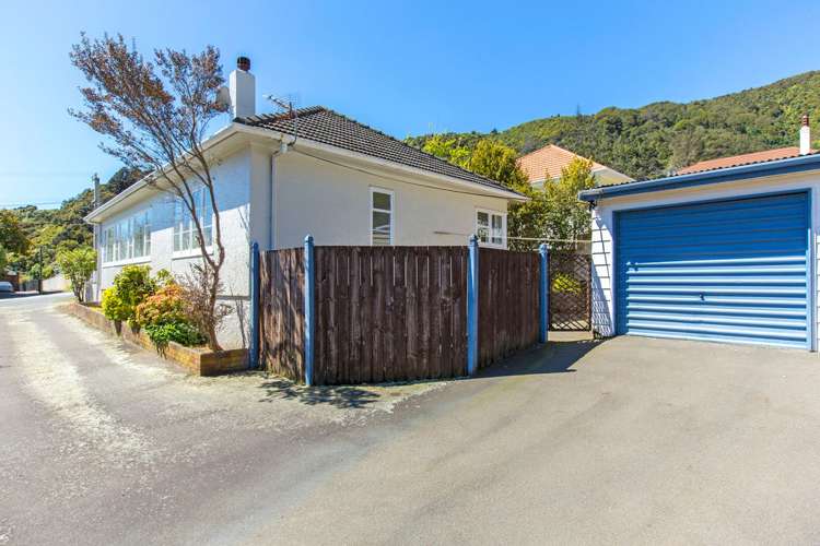 1/217 Whites Line East Waiwhetu_17