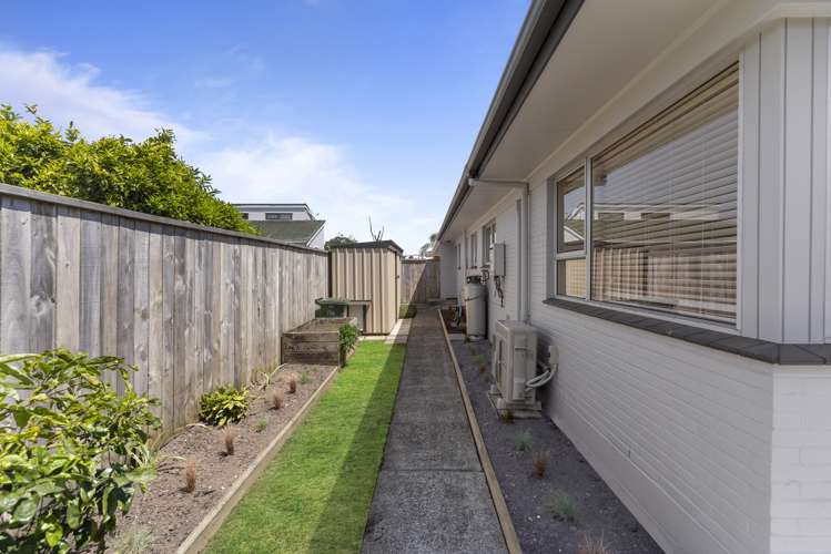 1/15 Vivian Wilson Drive Eastern Beach_13