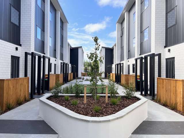 Stylish townhouse with private courtyard