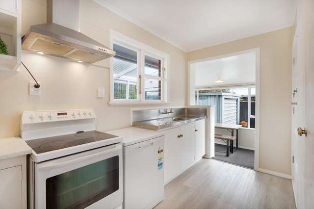 2/49A Shakespeare Avenue Trentham_4