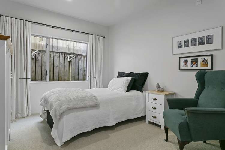 9/208A Lake Terrace Waipahihi_12