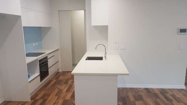 Stylish 2BR Apt in Howick w/ Parking
