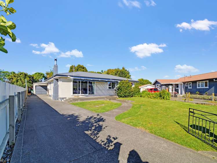 1222 Norfolk Crescent Mayfair_19