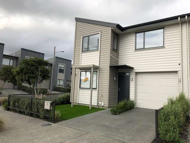 Comfortable Home in Flat Bush