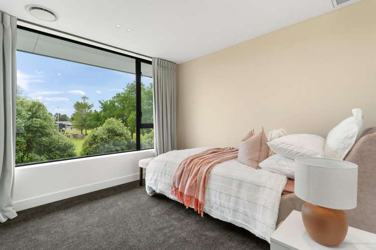 49 St Andrews Square Strowan_17