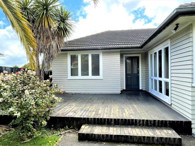 8 Grainger Road Te Atatu South_1