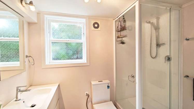 21 Rosecamp Road Beach Haven_16