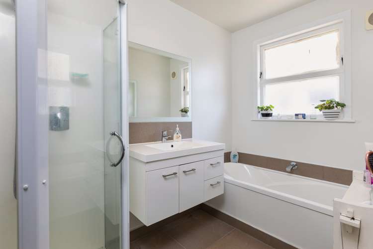 44 Cobham Crescent Kelston_12