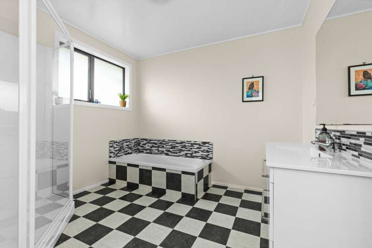 600 Murdoch Road East Akina_12