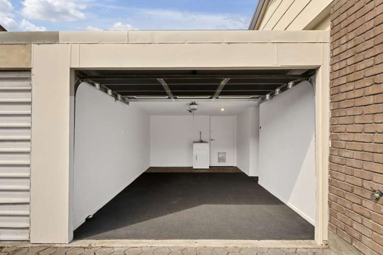 2/166 Rocking Horse Road Southshore_20