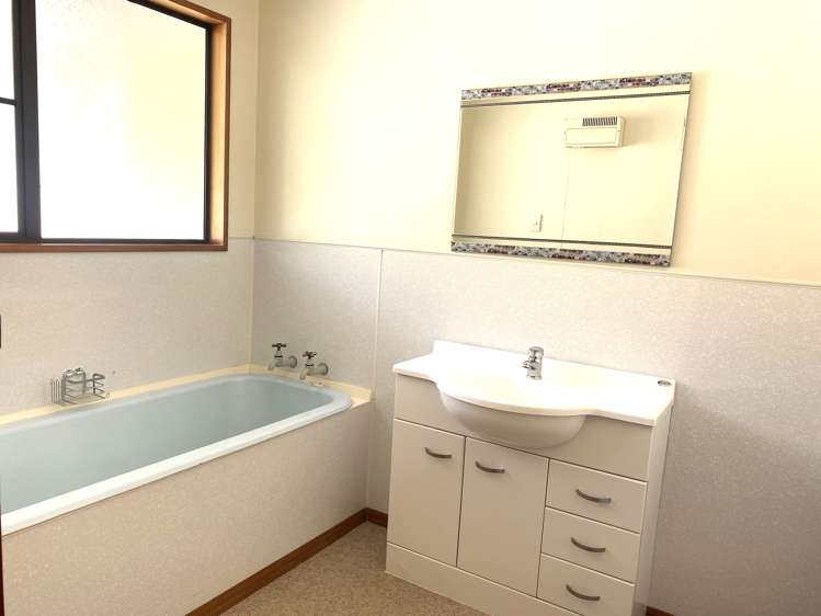 242 Utopia Road Westport_6