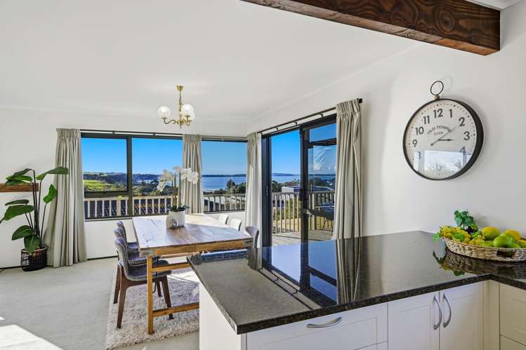 2/983 Beach Road Torbay_5