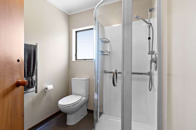 4 Bushland Grove Paparangi_10