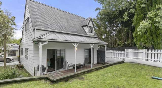 Cozy Family Home with Double Garage