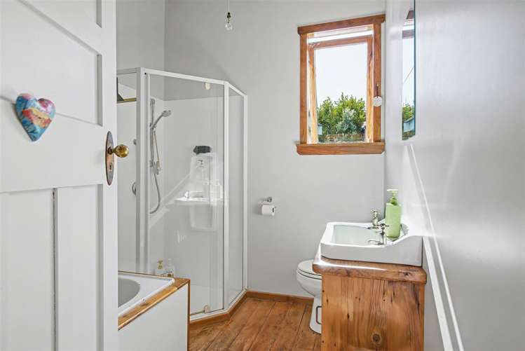 11 River Road Hector_14