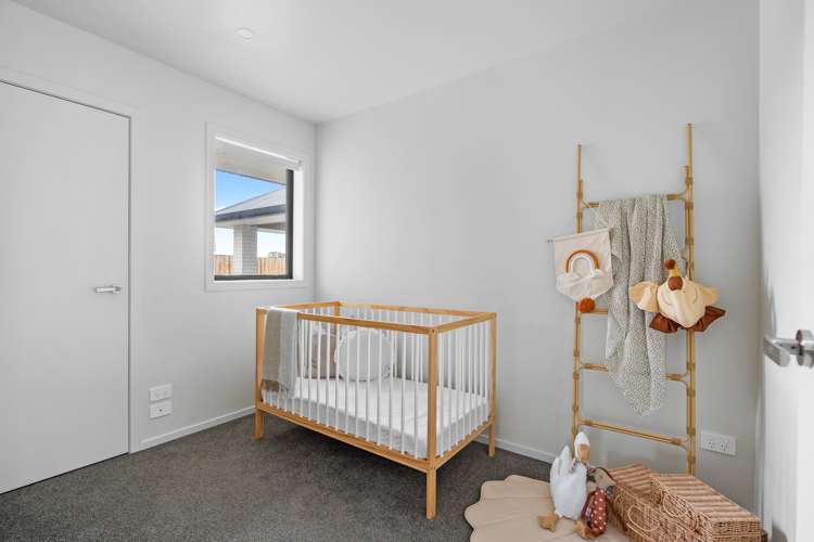 27 Saint Michael Crescent One Tree Point_25