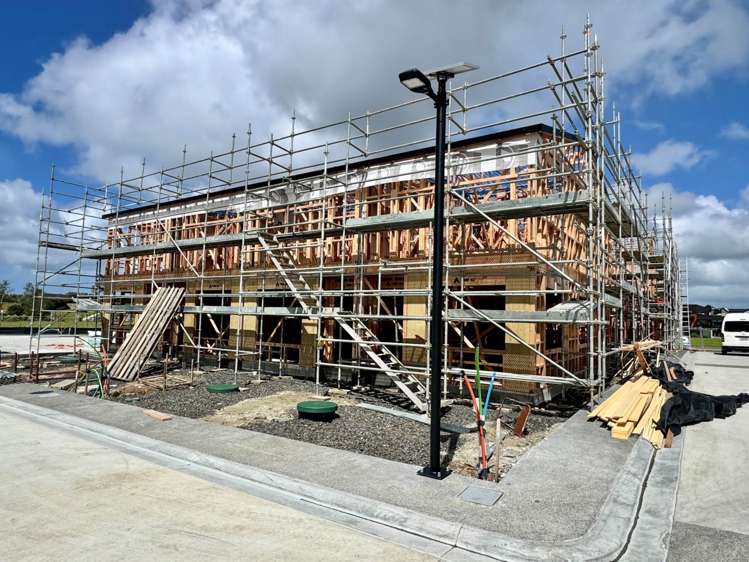 2/75 Te Taruna Drive Milldale_1