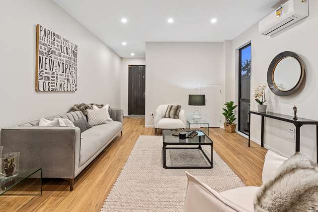 Freestanding Milford Gem! Inviting Offers!