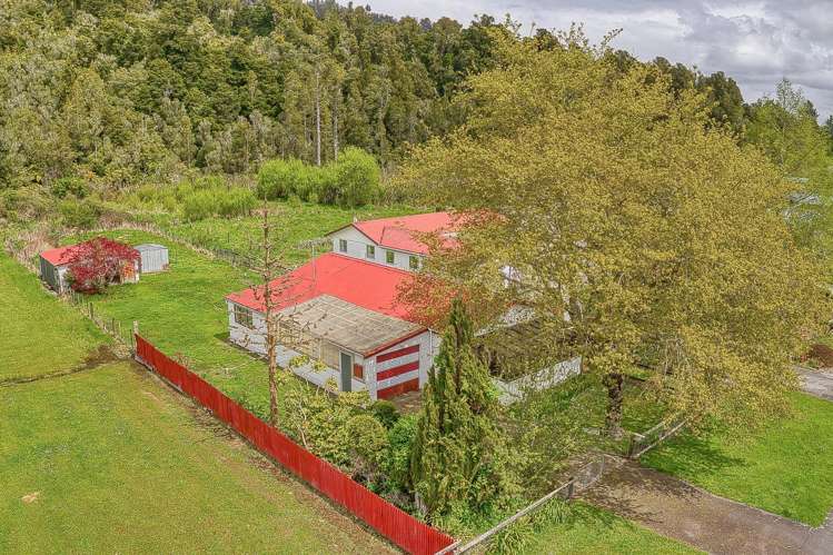 43 Main Road Harihari_24